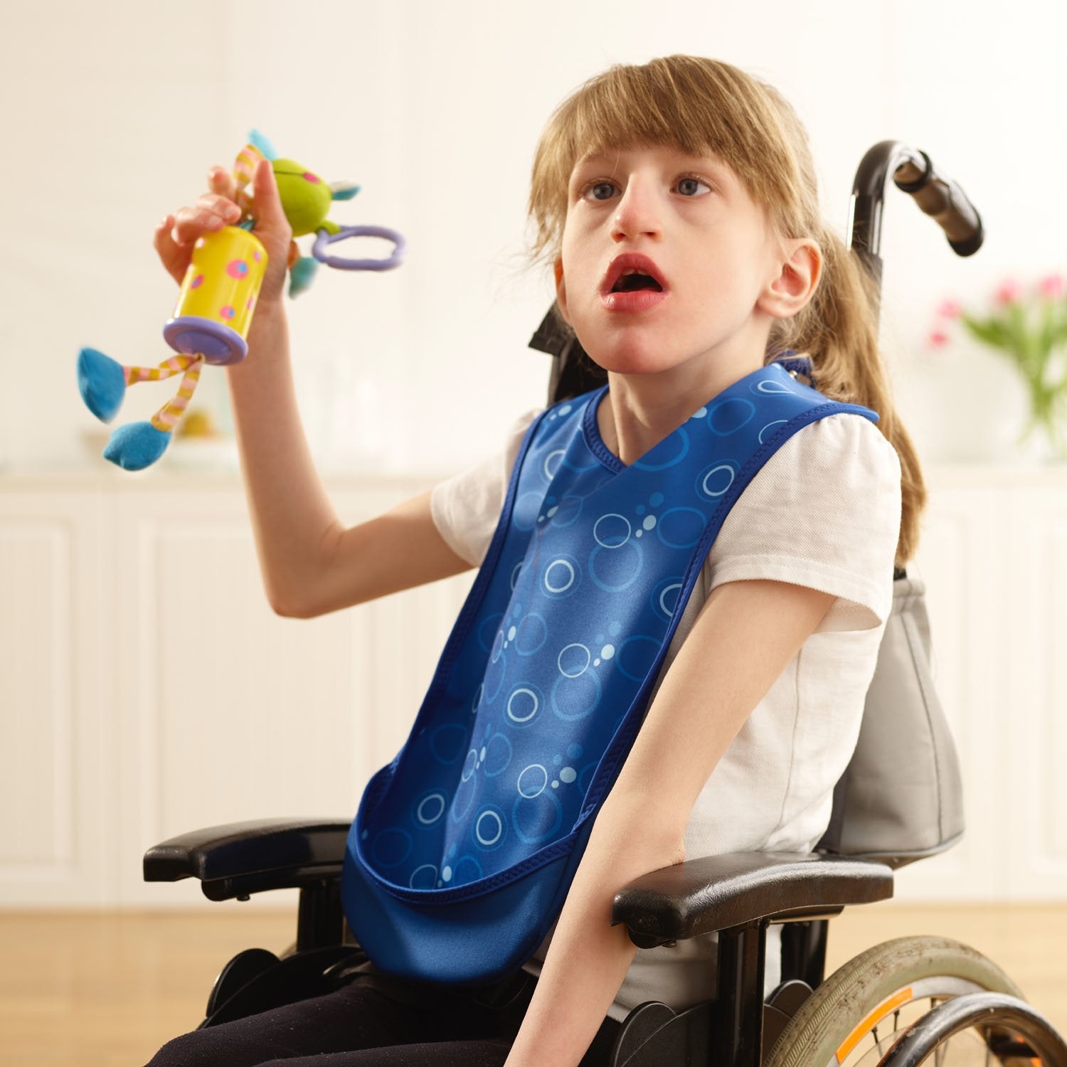 Care Designs Junior bib Blue Bubbles 1815 72dpi